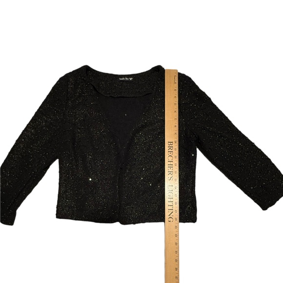 Double Zero black with gold jacket. Good used condition. Size Large. - Picture 9 of 14